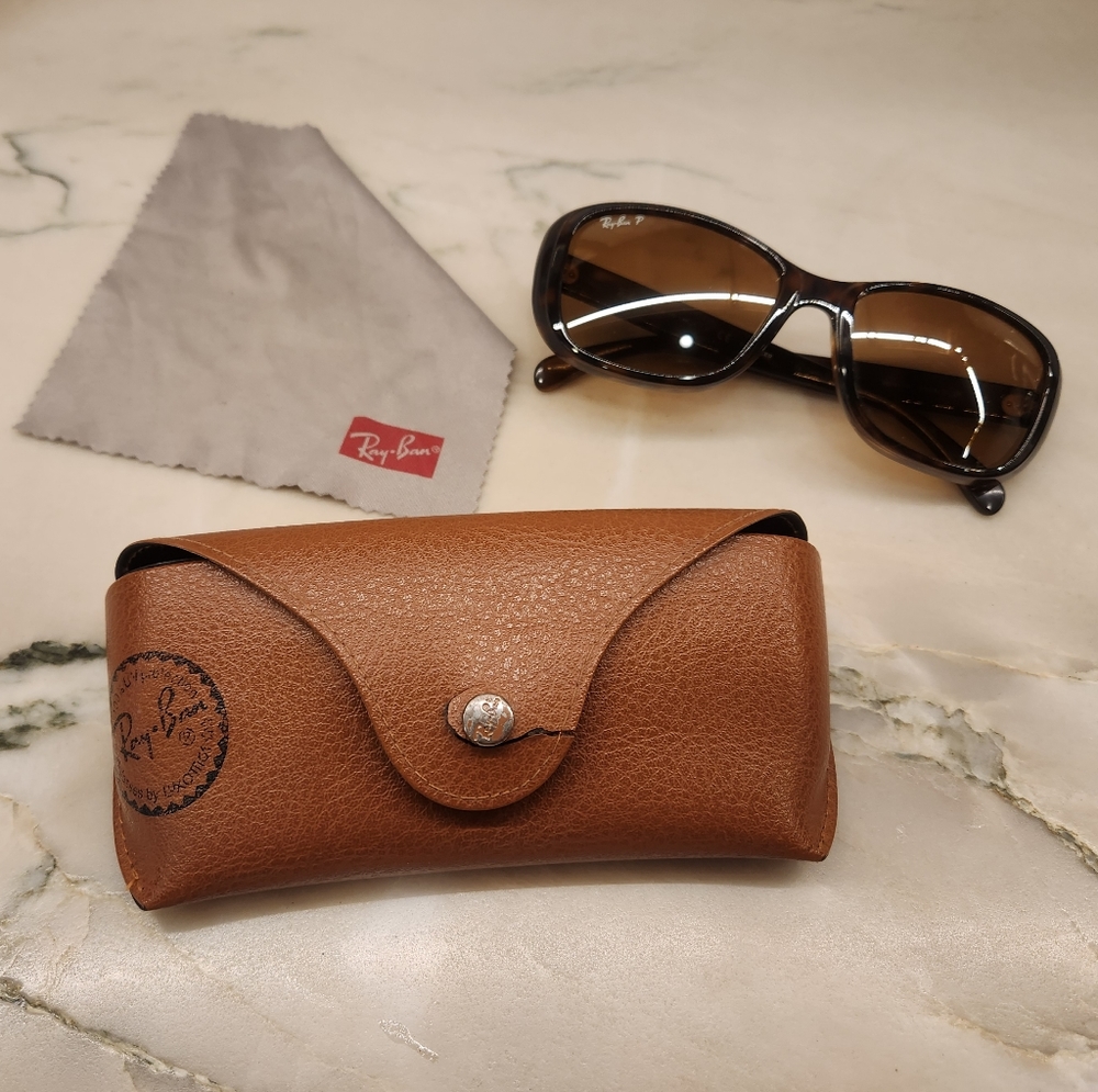 Rayban Women's Sunglasses Polarized Tortoise Shell with case and wipe